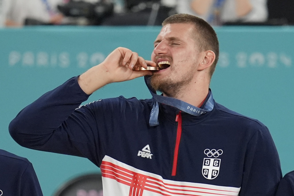 "AMERIKANCI SU OSVOJILI ZLATO, A TI JOKIĆU NEŠTO JOŠ VAŽNIJE" Nestvaran tekst Italijana o Nikoli tokom dodele medalja