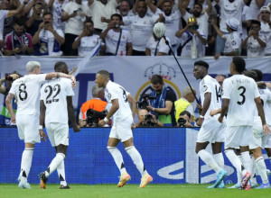 REAL OSVOJIO PRVI TROFEJ U SEZONI Mbape postigao gol na debiju i ostvario dečački san