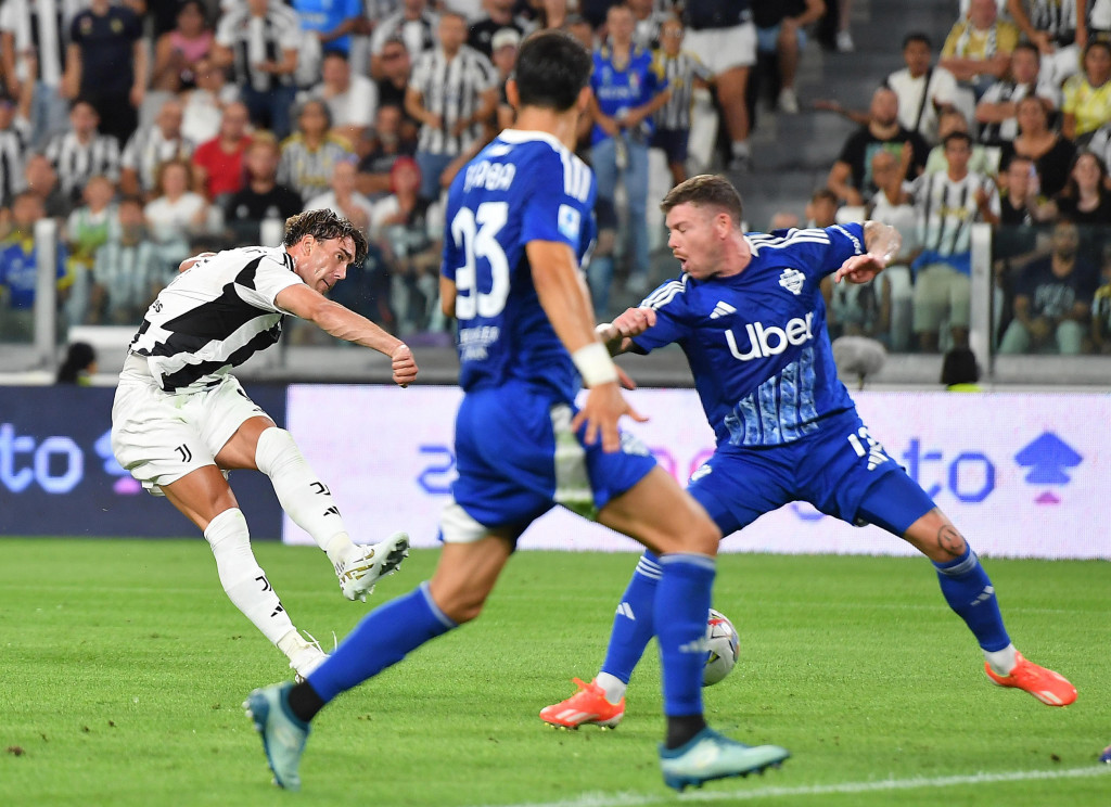 VLAHOVIĆ SE UZALUD OBRADOVAO Poništen gol srpskom reprezentativcu, Juventus ubedljivo slavio (VIDEO)