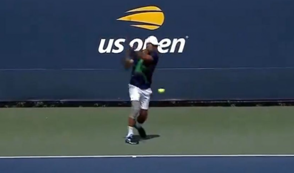 NOLE NOSIO STEZNIK NA OPERISANOM KOLENU Ovo je trenutak kada je Đoković prekinuo trening i zabrinuo sve (VIDEO)