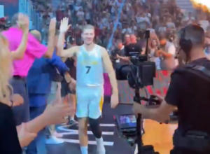 SPEKTAKL KAKAV SE PAMTI Emotivan oproštaj Dragića, Jokić, Bogdan i Bobi ukrali svima šou (VIDEO)