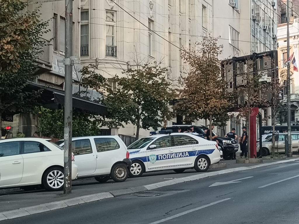 GUŽVA U CENTRU BEOGRADA Razlog su navijači Bode/Glimta - Interventna zaustavila grupu momaka (FOTO, VIDEO)