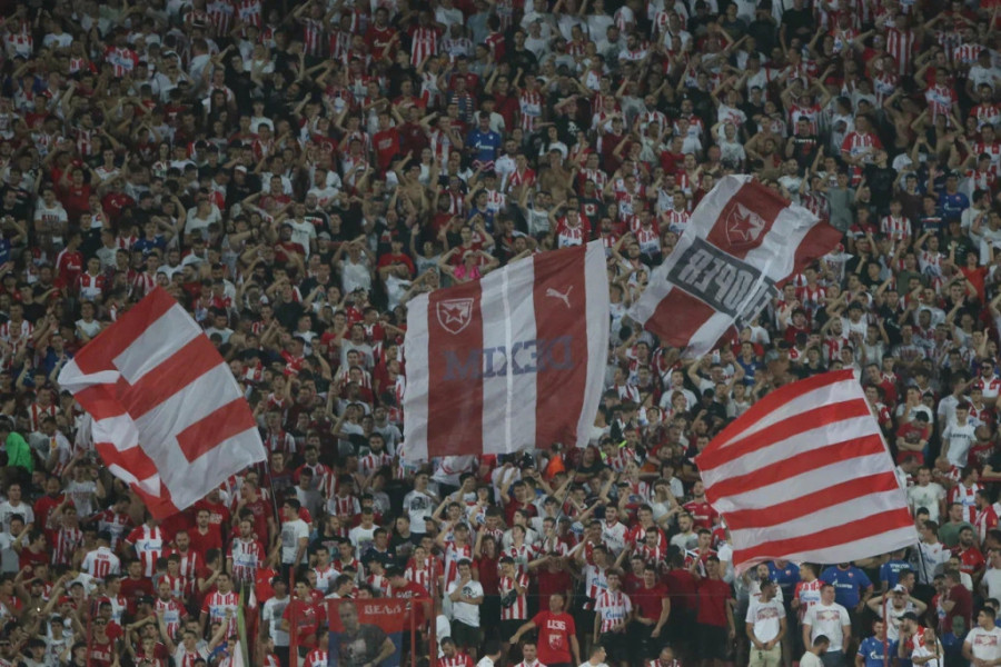 UŽAS U KRAGUJEVCU Navijači Radničkog napali decu zbog duksa "delije"