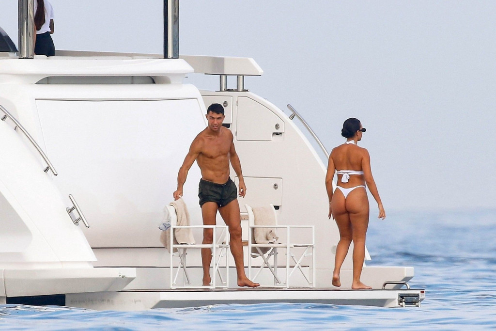 BUM-BUM Pipanje nije zabranjeno: Ronaldo stavio ruku na Georgininu... Uh, kakav prizor!