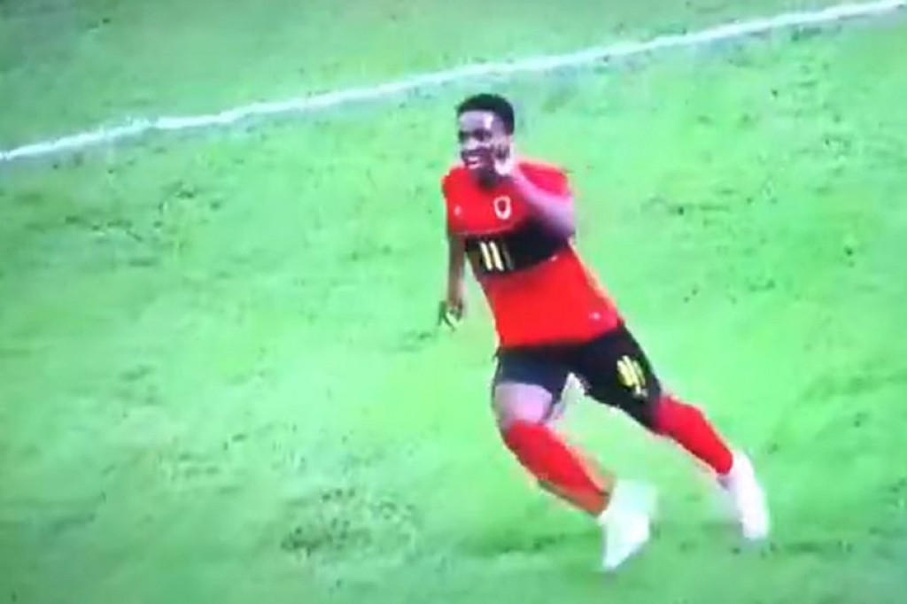 TOTALNI HAOS NA UTAKMICI Navijači čupali stolice i jurili igrače posle gola Zvezdinog fudbalera (VIDEO)