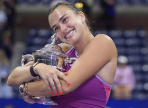 ODUŠEVIO SVE Sabalenkin trener ukrao šou na finalu US Opena, njegova tetovaža na glavi apsolutni hit