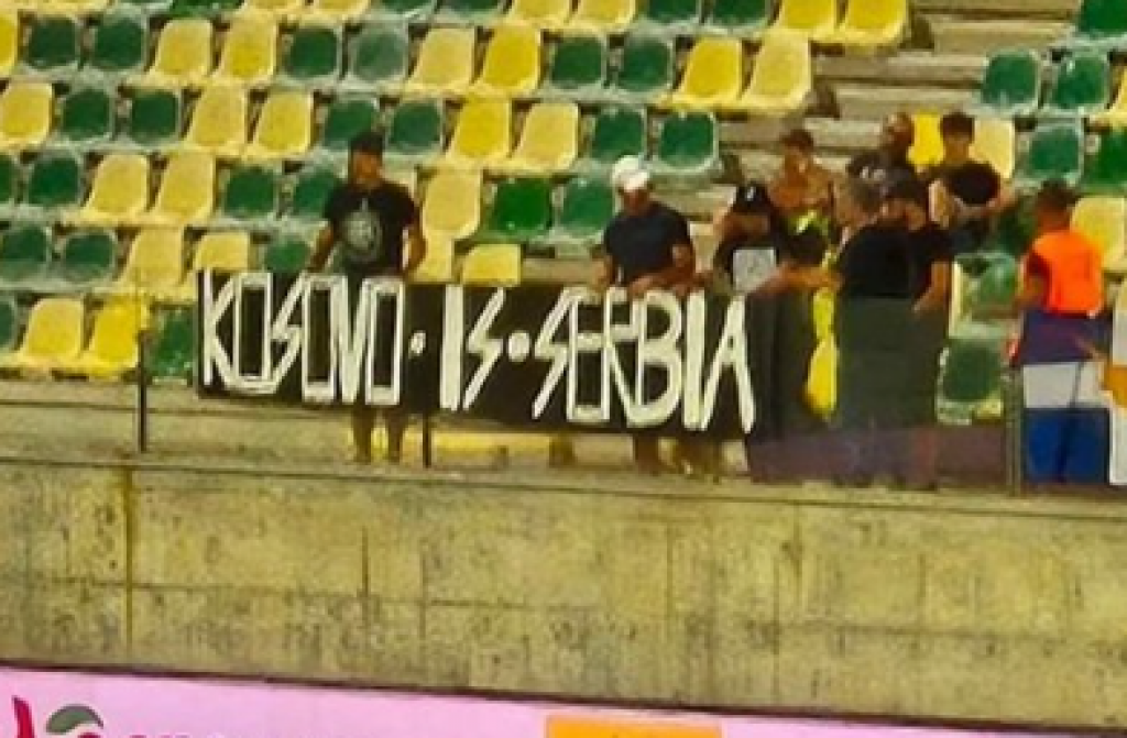 ZBOG TRANSPARENTA I SRBIJE PREKINUT MEČ TZV. KOSOVA Bruka i sramota u Ligi nacija, policija morala da interveniše (FOTO)