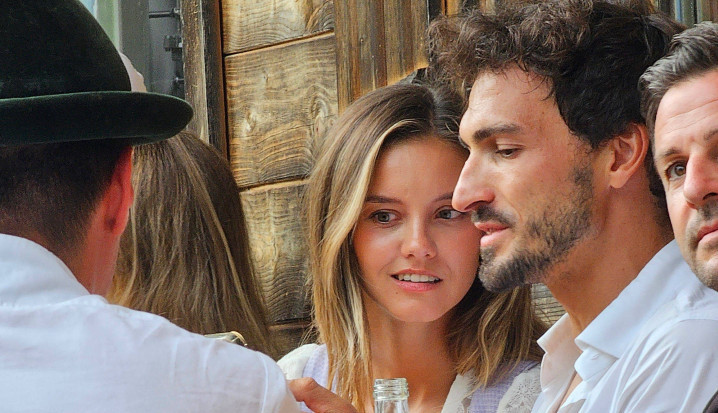 NIKOLA OČARALA NAOČITOG MATSA Humels suprugu Keti zamenio mladom maneknkom sa kojom se iz Nemačke preselio u Rim