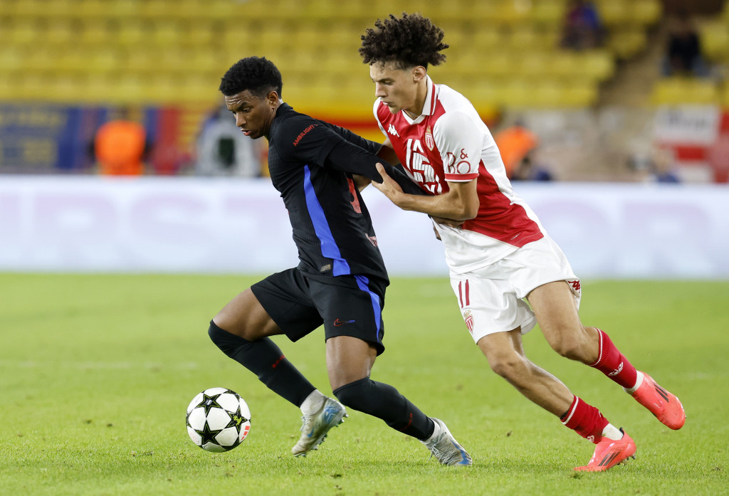 Ludnica u duelu Zvezdinih rivala, Atletiko slavio posle preokreta