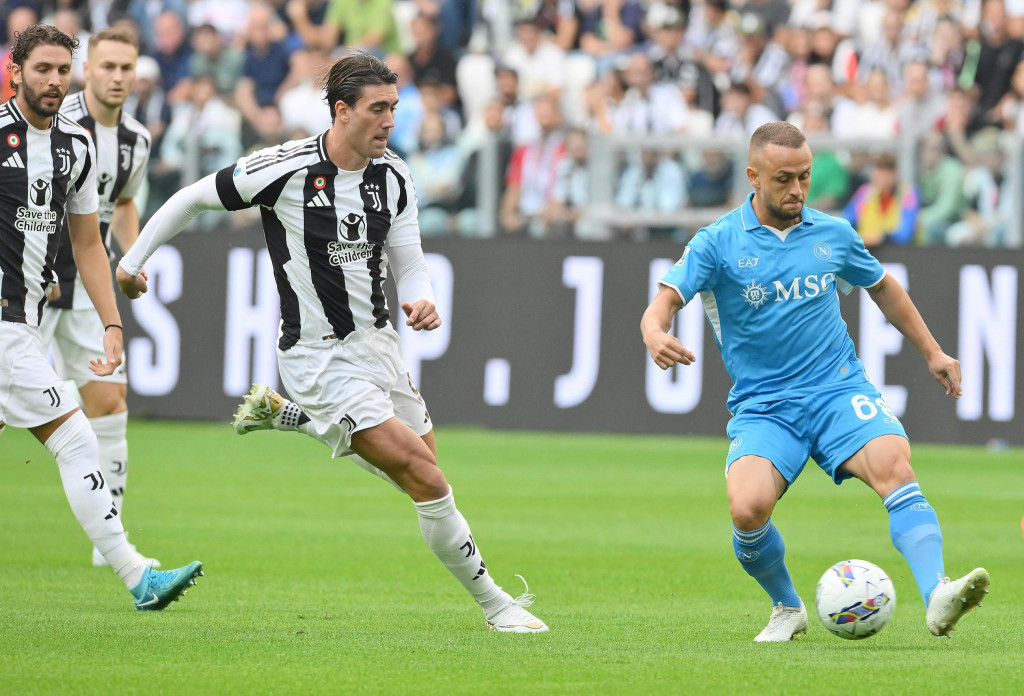 VLAHOVIĆ REŠETA I NE NAMERAVA DA STANE Srpski napadač postigao peti gol u osam dana! (VIDEO)