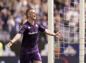DEBITANT SA DVA PENALA SRUŠIO LACIO Fiorentina preokretom do prve pobede u sezoni