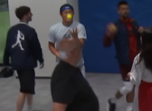 U TOTALNOM ŠOKU Kinez se ozbiljno zabavljao, a onda je došao Novak i jednim potezom mu sve pokvario (VIDEO)