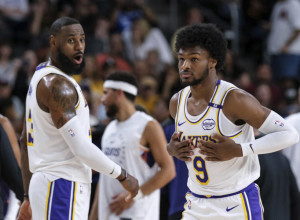 ISTORIJA ISPISANA Otac i sin prvi put zajedno na NBA parketu (VIDEO)