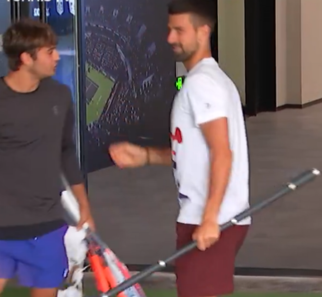 POŠTOVANJE Novak ugledao rivala, a onda jednim potezom pokazao zašto je NAJVEĆI GOSPODIN (VIDEO)