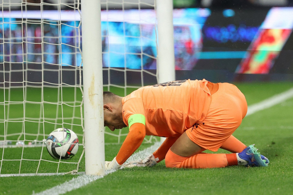 ŠTA SE DEŠAVA SA GOLMANOM ZVEZDE? Veliki kiks Omrija Glazera, pogledajte kakav je gol primio (VIDEO)