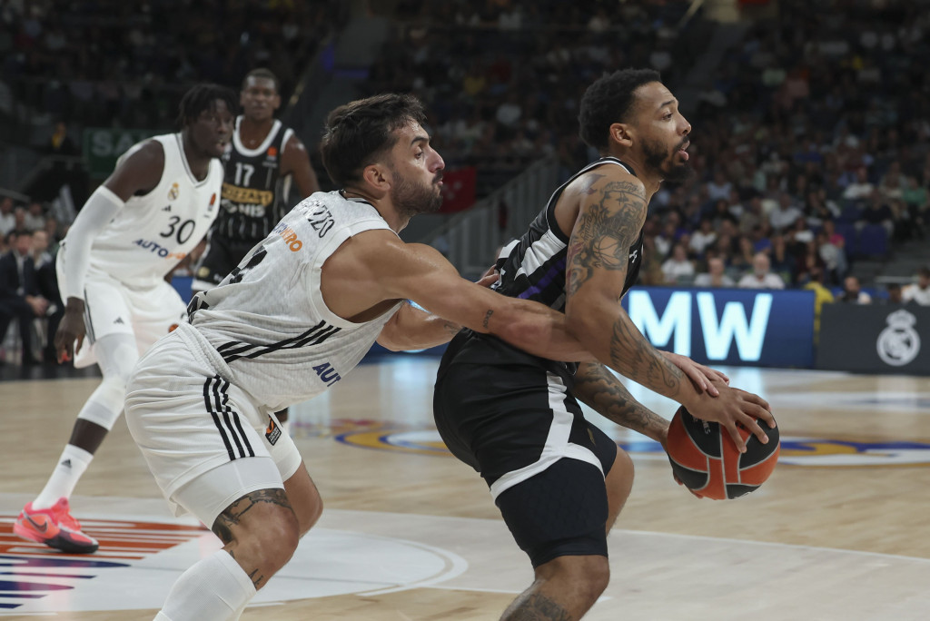 CRNO-BELI IGRALI 30 MINUTA Partizan bio u igri do poslednje četvrtine, Real dodao gas i došao do pobede u Madridu  Sport/Partizan