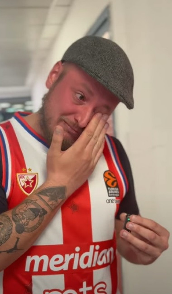 BRANKO LAZIĆ RASPLAKAO POLJAKA Mihal je veliki fan Zvezde, grb je već ISTETOVIRAO, SADA ĆE I AUTOGRAM KAPITENA!