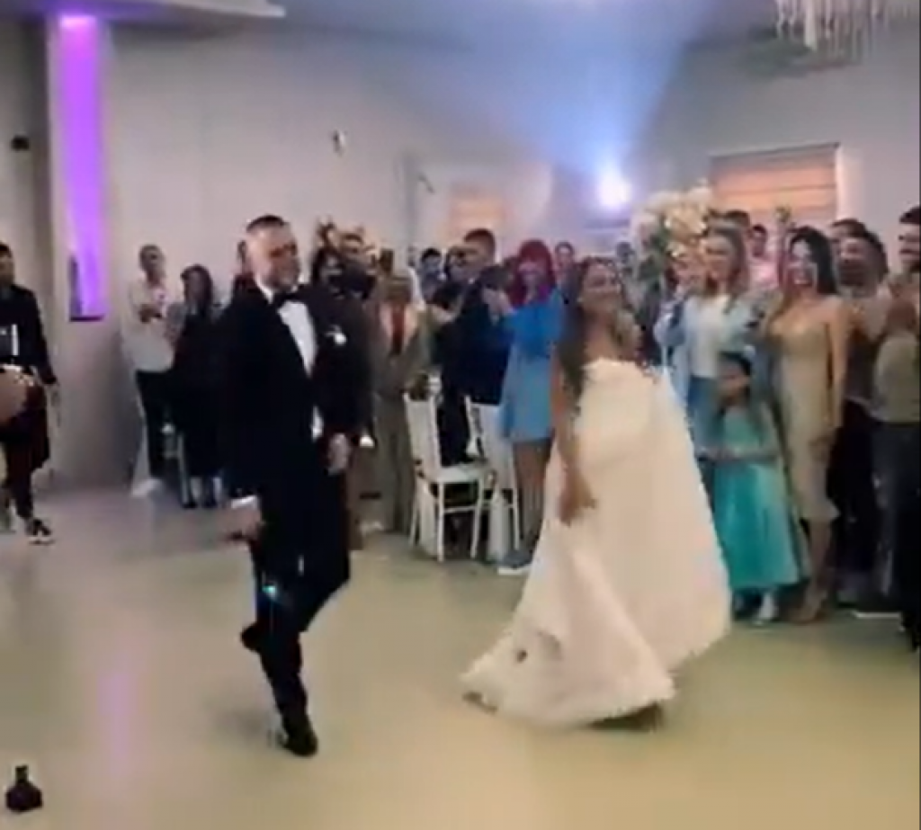 POTPUNI ŠOK NA SRPSKOJ SVADBI Bračni par se pojavio na venčanju kao niko do sada - otkrili su za koga navijaju (VIDEO)