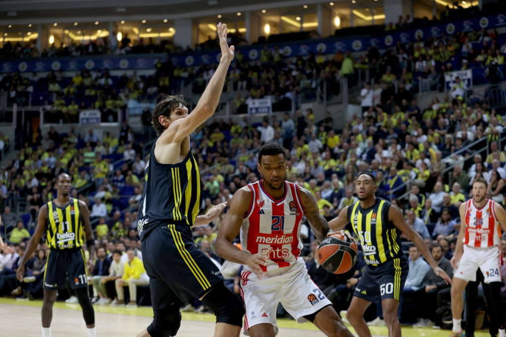 DŽOEL VELIČANSTVENI JE VLADAR ISTANBULA Zvezda napravila veliko iznenađenje, srušila Fenerbahče i nastavila savršen niz u Evroligi