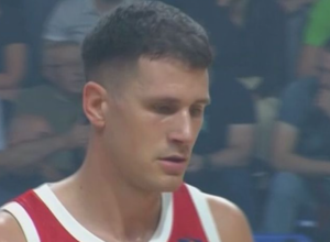 POJAVIO SE SNIMAK Nedović u opasnom klinču sa navijačima Budućnosti (VIDEO)