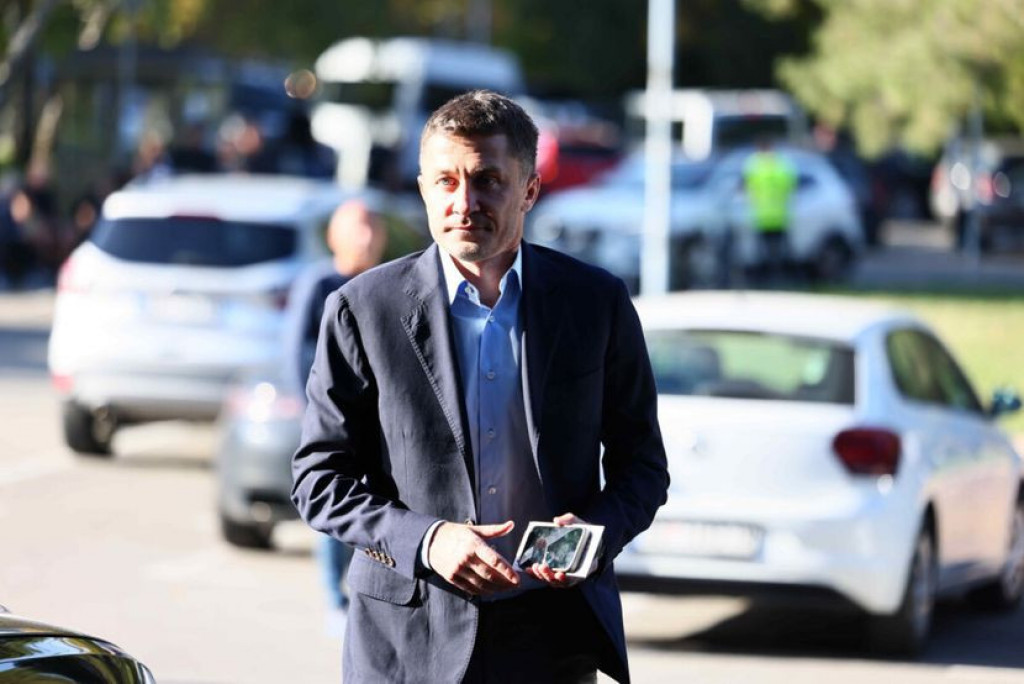 EMOTIVNA PORUKA LEGENDE CRNO-BELIH Pred nama su teški izazovi...