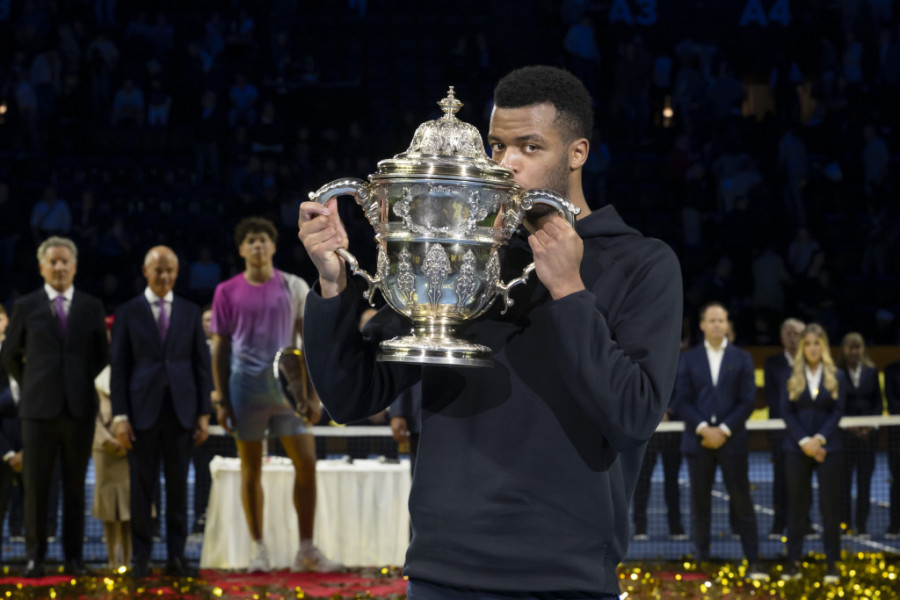 O NJEMU ĆE SE TEK PRIČATI "Spustio slušalicu" Šeltonu i pokorio Bazel