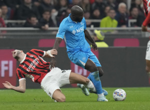LUKAKU "OTRESAO" PAVLOVIĆA Belgijska zver uništila našeg štopera, a Napoli Milan (VIDEO)