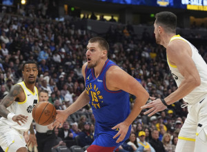 POTEZ KOJI OSTAVLJA BEZ DAHA Nova Jokićeva magija o kojoj bruji NBA liga (VIDEO)