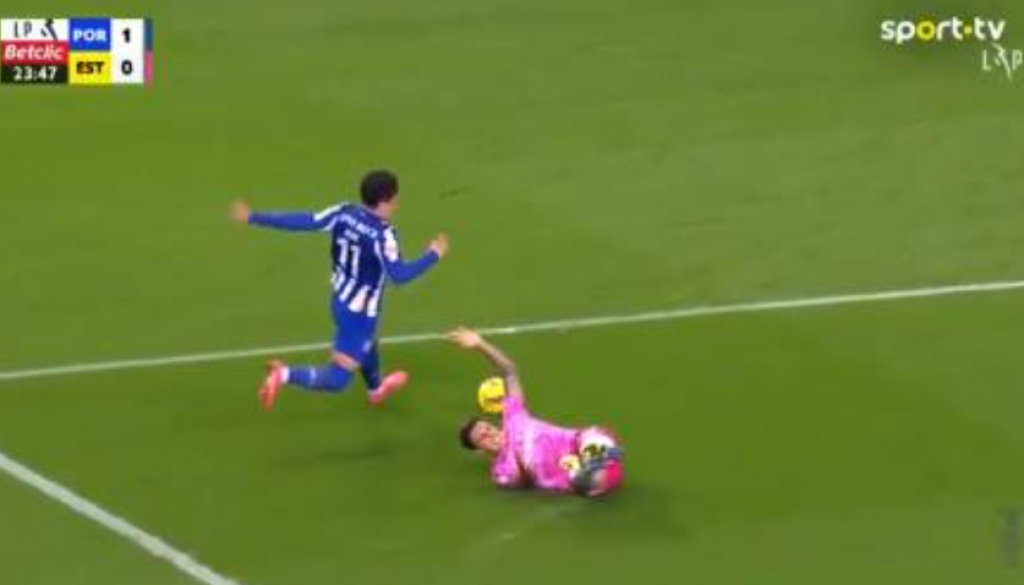 OVO JE SPORTSKI POTEZ GODINE Pokazao je šta znači biti čovek: Gest fudbalera oduševio čitav svet (VIDEO)