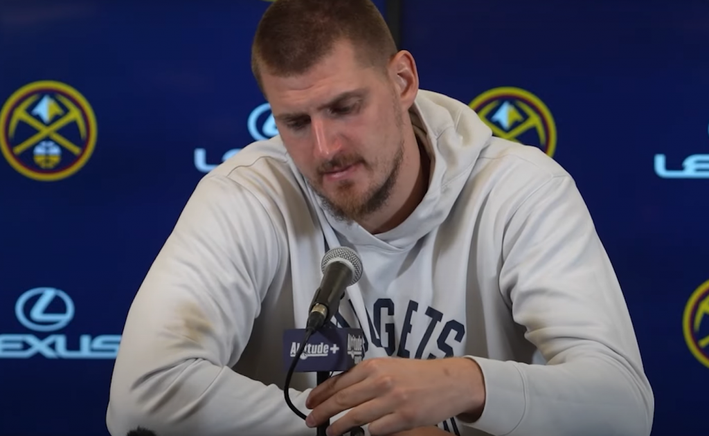 APSOLUTNI HIT Nikola Jokić napravio neverovatan šou pred kamerama, novinar nije mogao da dođe sebi od smeha (VIDEO)