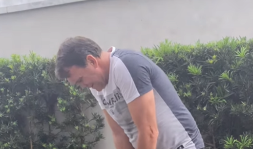 OD FUDBALA SE NE MOŽE ŽIVETI Legenda Zvezde i Brazila radi težak fizički posao (VIDEO)