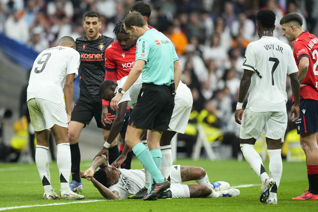 KOŠMARNO POLUVREME REAL MADRIDA Dva bitna igrača se povredila u roku od 10 minuta - jedan iznet na nosilima