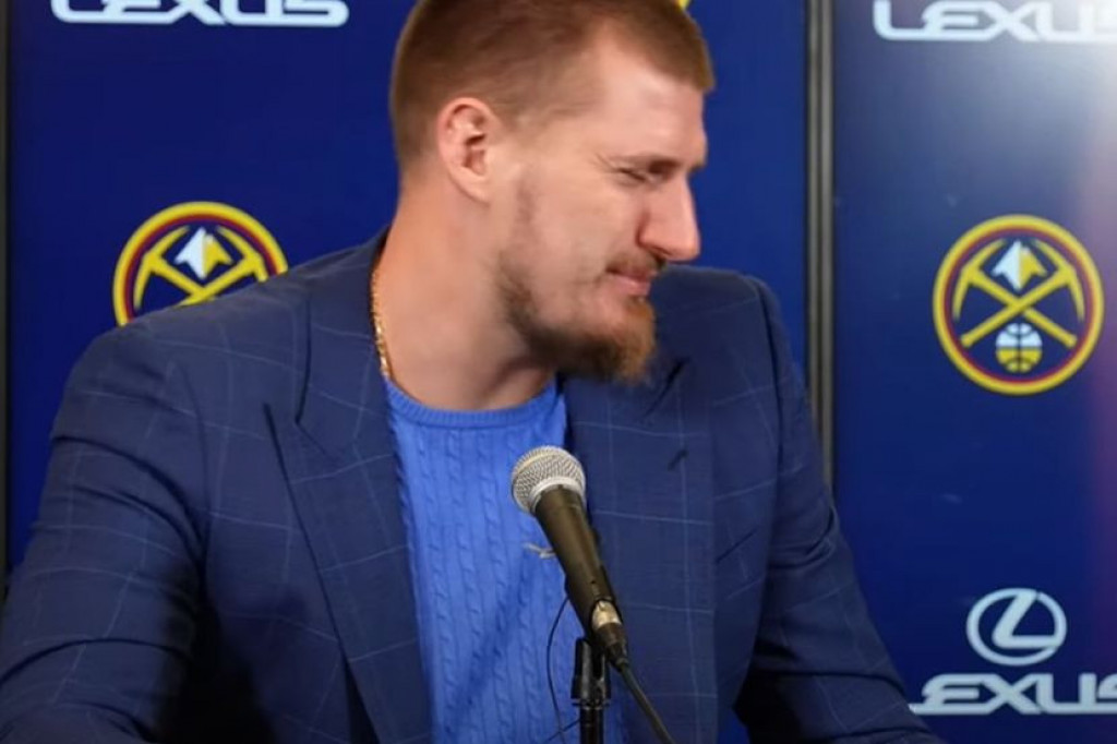 JOKIĆ PONOVO NAPRAVIO "CIRKUS" NA KONFERENCIJI Nikola ospovao sočno na srpskom, a sve zbog jedne reči (VIDEO)