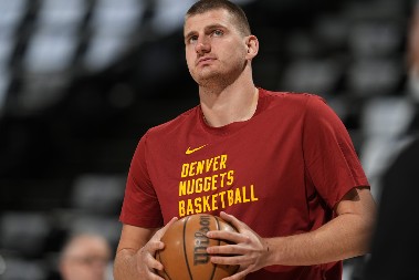 ŠTA OVAJ ČOVEK RADI? Jokić je ovako maltratirao Karija i "ratnike" (VIDEO)