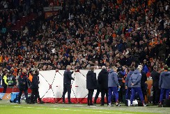 STRAŠNE SCENE U AMSTERDAMU Bivšeg reprezentativcu Mađarske pozlilo tokom utakmice, utakmica odmah prekinuta