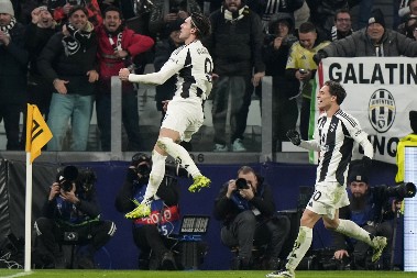 VLAHOVIĆ BACIO U OČAJ GVARDIOLU Juventus na krilima Srbina srušio Siti