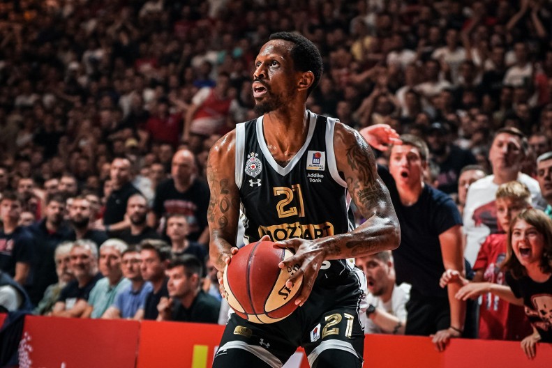 ŠTA OVO TREBA DA ZNAČI? Džejms Naneli viđen na utakmici Evrolige - da li će pojačati neki od ova dva tima?