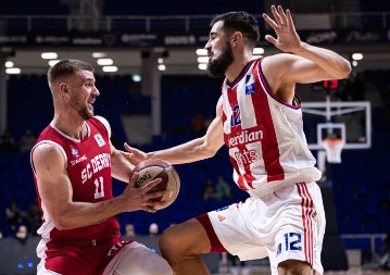 DOMINACIJA CRVENO-BELIH U MORAČI Crvena zvezda bez većih problema nadigrala Studentski centar