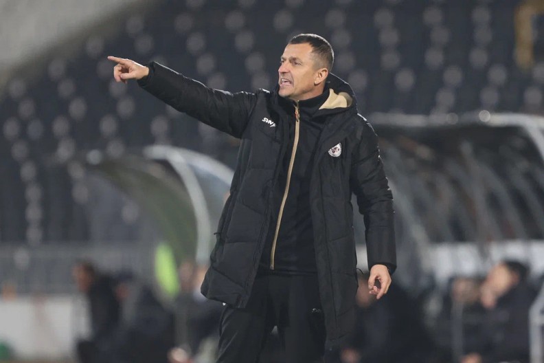 MALO JE DO IGRAČA, A MALO I DO MENE Trener "traktorista" blista posle utakmice u Humskoj