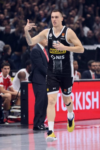 "NIKAD NE ZNATE KROZ ŠTA LJUDI PROLAZE" Danilo Anđušić se emotivnom porukom oprostio od Janisa Time