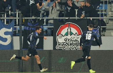 GORI U SVLAČIONICI TSC-a Fudbaleri slave uz čuveni Stojin hit (VIDEO)