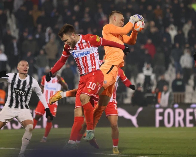 KATAI ZAVRŠIO U URGENTNOM Fudbaleru Zvezde se vratio stari zdravstveni problem?