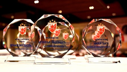 SVEČANA ATMOSFERA NA "MARAKANI" Zvezda proslavila kraj uspešne 2024. godine uz "crveno-belo veče", nagrade najboljima (FOTO)