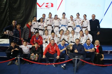 CRVENO-BELE NA TRONU Džudistkinje Zvezde šampionke ekipnog prvenstva Srbije