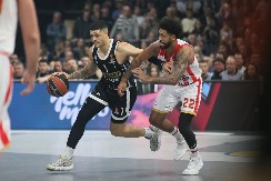 PARTIZAN NEKOLIKO PUTA ODBIJAO DA UMRE I USPEO DA SLAVI POSLE PREOKRETA Crno-beli brutalnom četvrtom četvrtinom bacili na kolena Olimpijakos