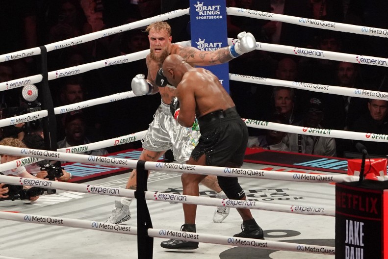 TAJSON NIJE MOGAO DO SENZACIJE Džejk Pol srušio Gvozednog Majka u spektakularnom meču