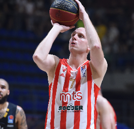 HRVATSKI KOMENTATOR U DELIRIJUMU Poslušajte kako je reagovao posle istorijske trojke Dejana Davidovca (VIDEO)