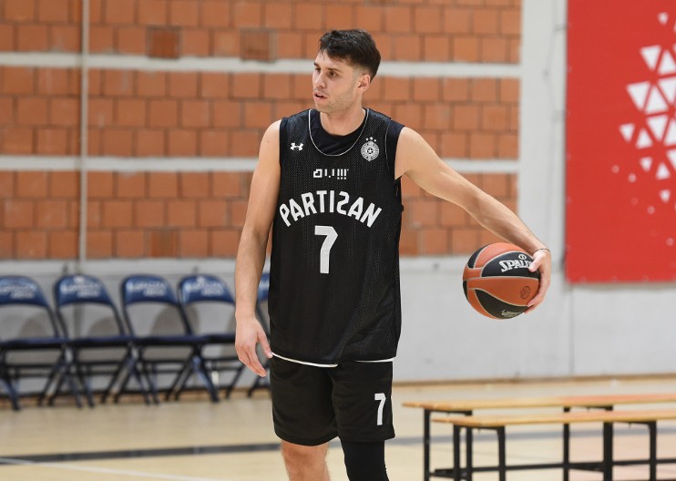 NAJVAŽNIJE JE ZDRAVLJE I PORODICA Mario Nakić svestan sporedne uloge: Evroliga ne trpi mlade igrače