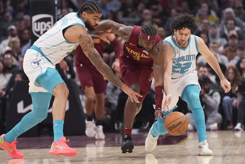 KLIVLEND NASTAVLJA BRUTALAN NIZ Kavsi srušili šarlot, Micić se nije proslavio (VIDEO)