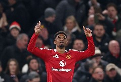 LUDNICA NA TEATRU SNOVA Junajted u finišu posle preokreta srušio fenjeraša